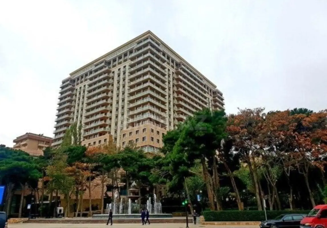 Satılır 3 otaqlı mənzil 170 m²