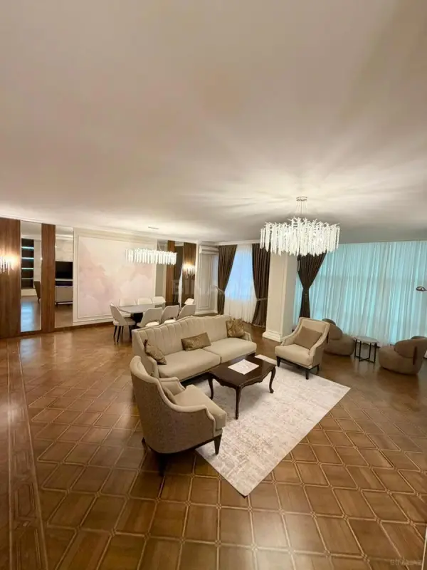 Kirayə verilir 4 otaqlı mənzil 235 m²