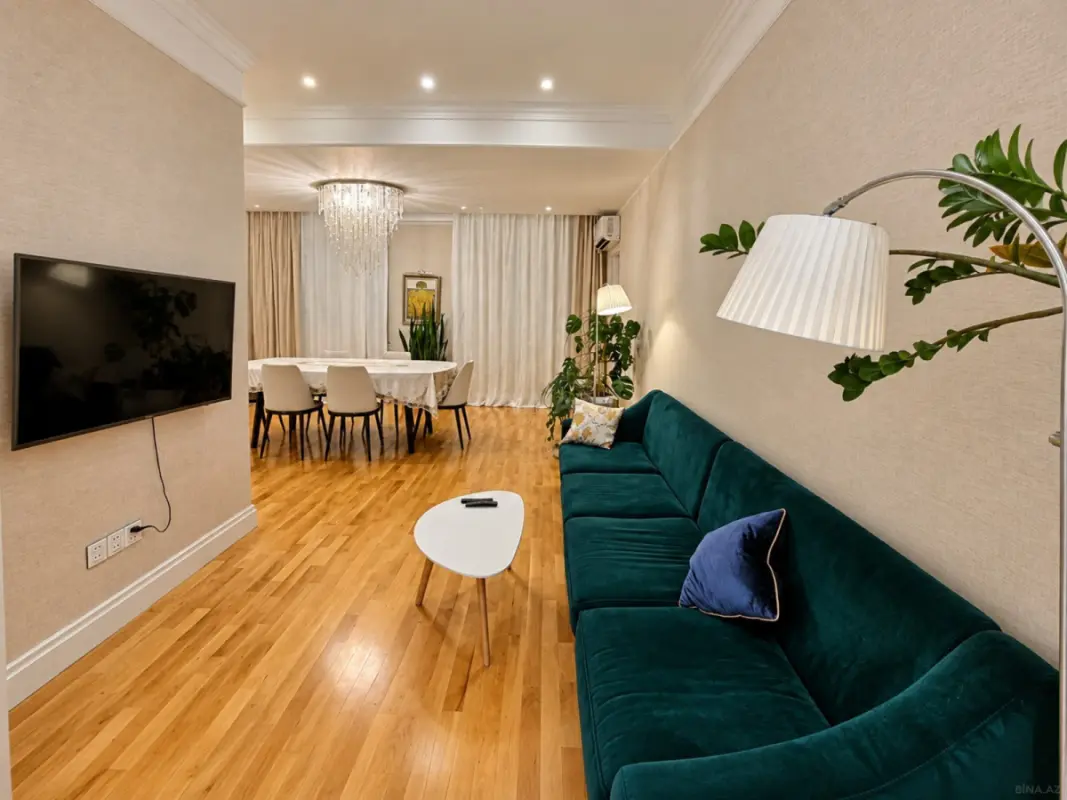 Satılır 4 otaqlı mənzil 151 m²