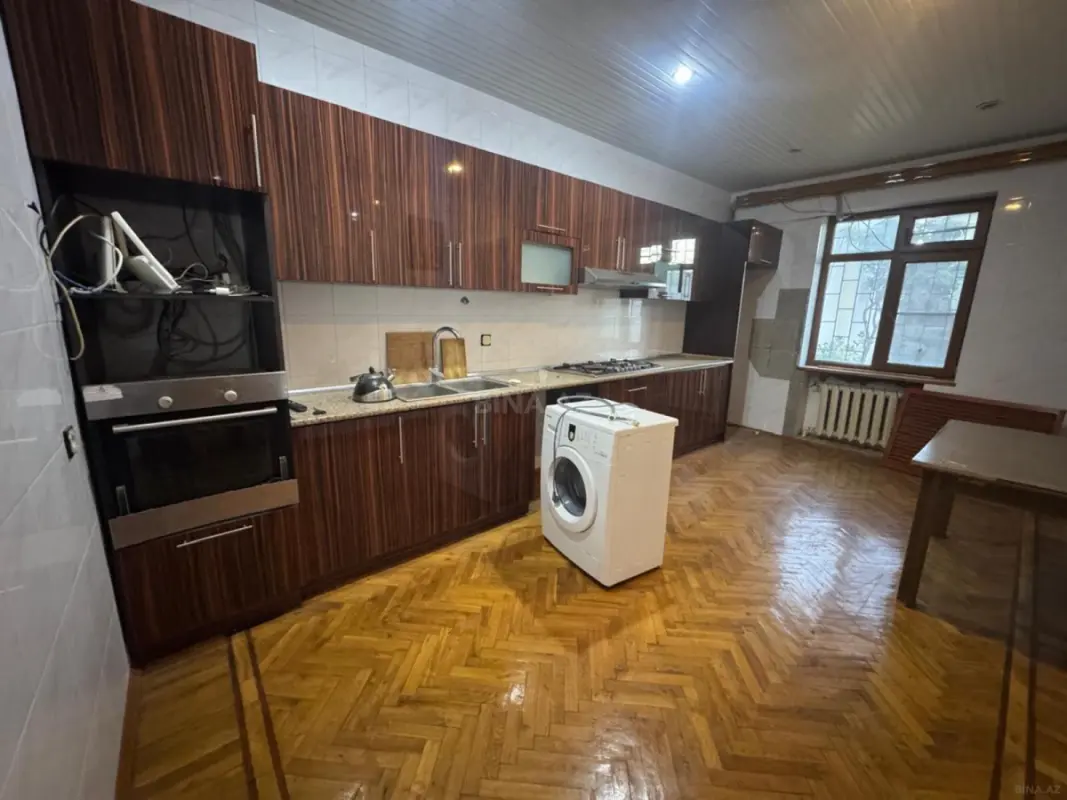 Kirayə verilir 7 otaqlı həyət evi 370 m²