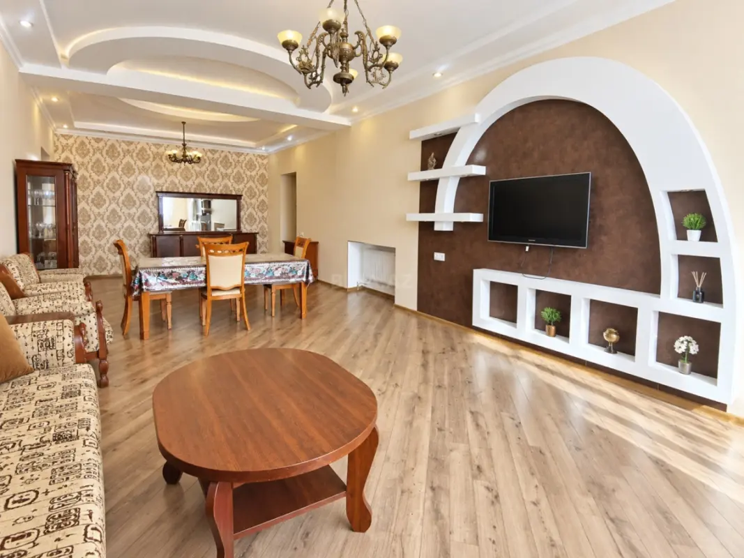 Satılır 3 otaqlı mənzil 150 m²