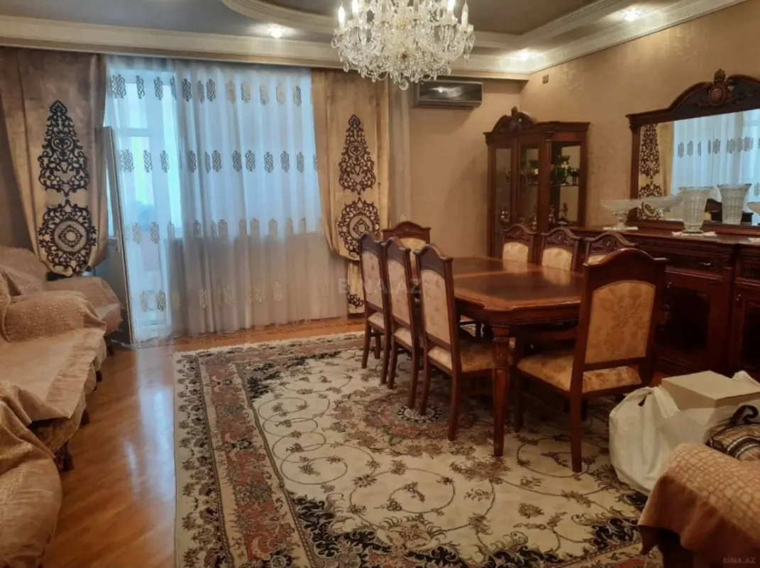Satılır 4 otaqlı mənzil 150 m²