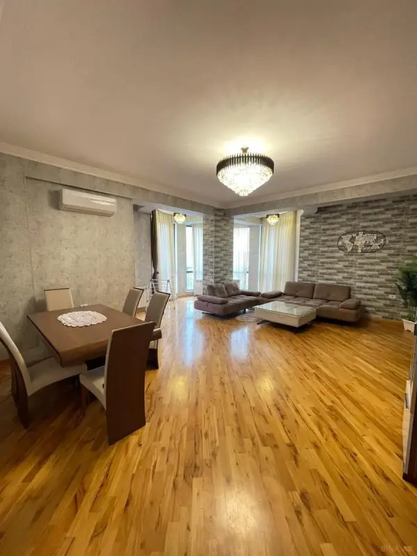 Kirayə verilir 3 otaqlı mənzil 160 m²