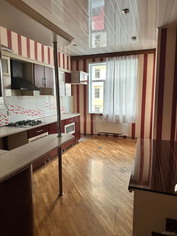 Kirayə verilir 3 otaqlı mənzil 145 m²
