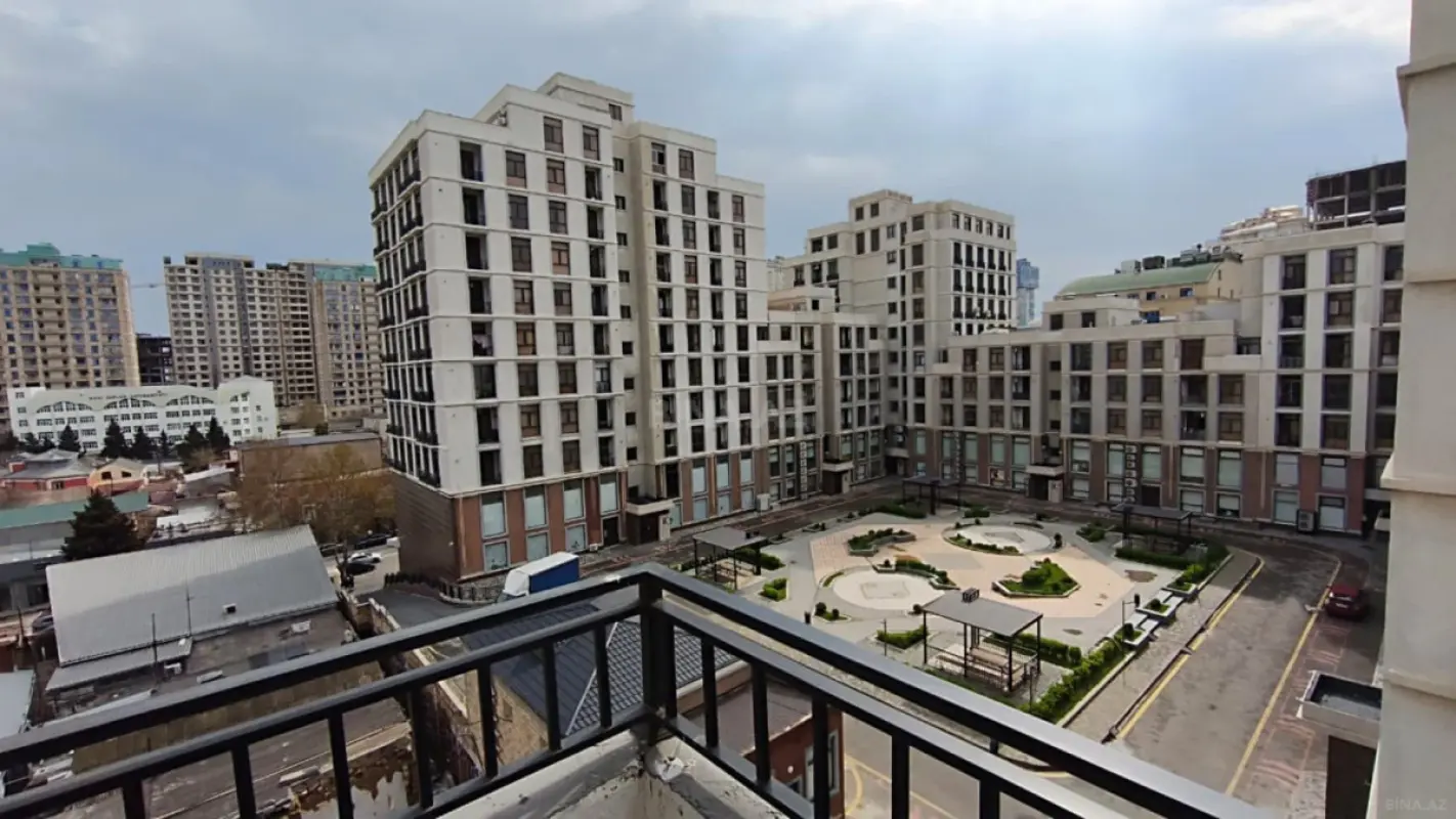 Satılır 4 otaqlı mənzil 128 m²