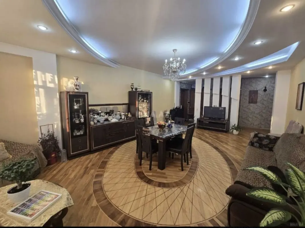 Satılır 3 otaqlı mənzil 145 m²