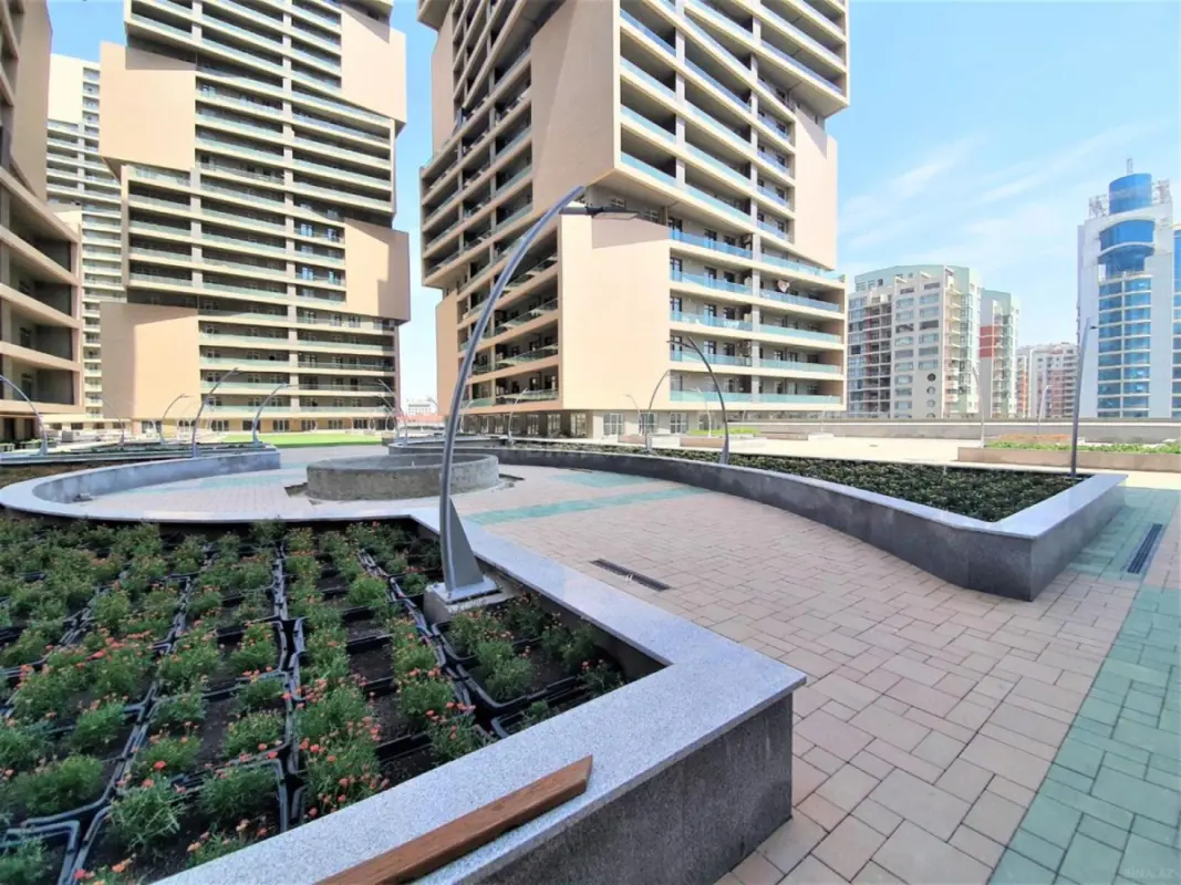 Satılır 4 otaqlı mənzil 209 m²