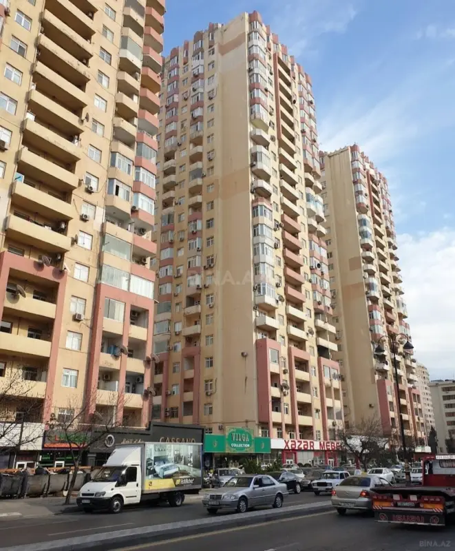 Satılır 4 otaqlı mənzil 180 m²
