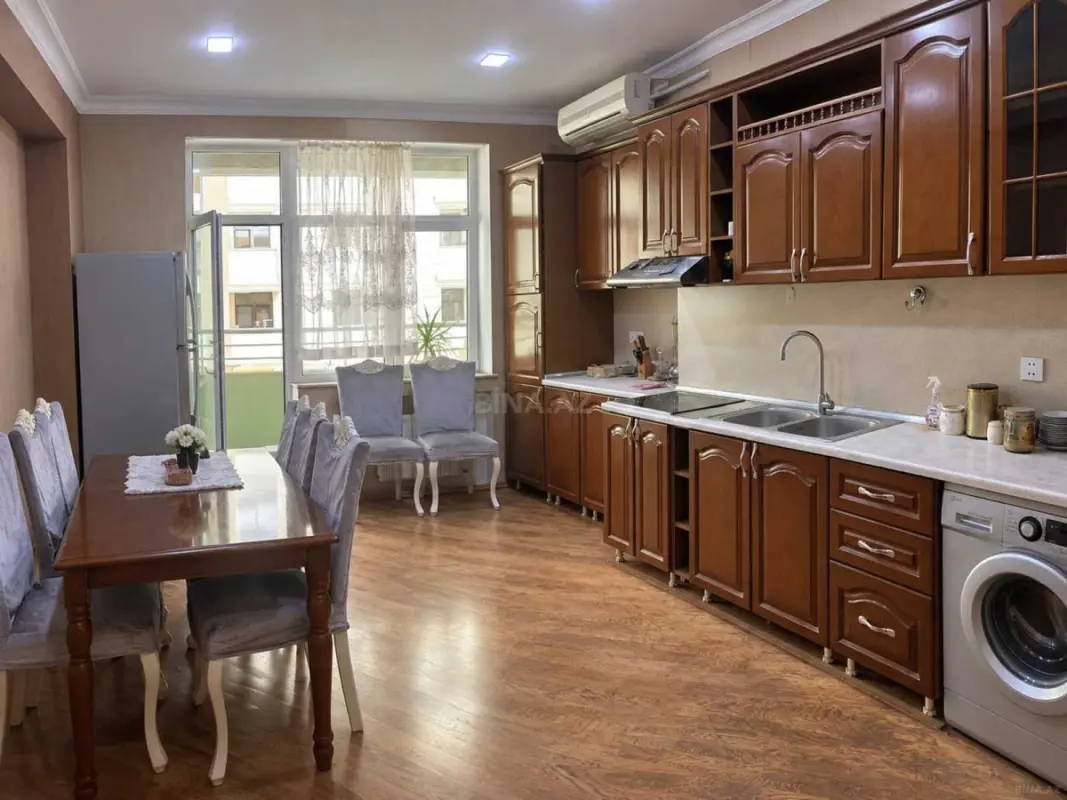 Kirayə verilir 3 otaqlı mənzil 126 m²