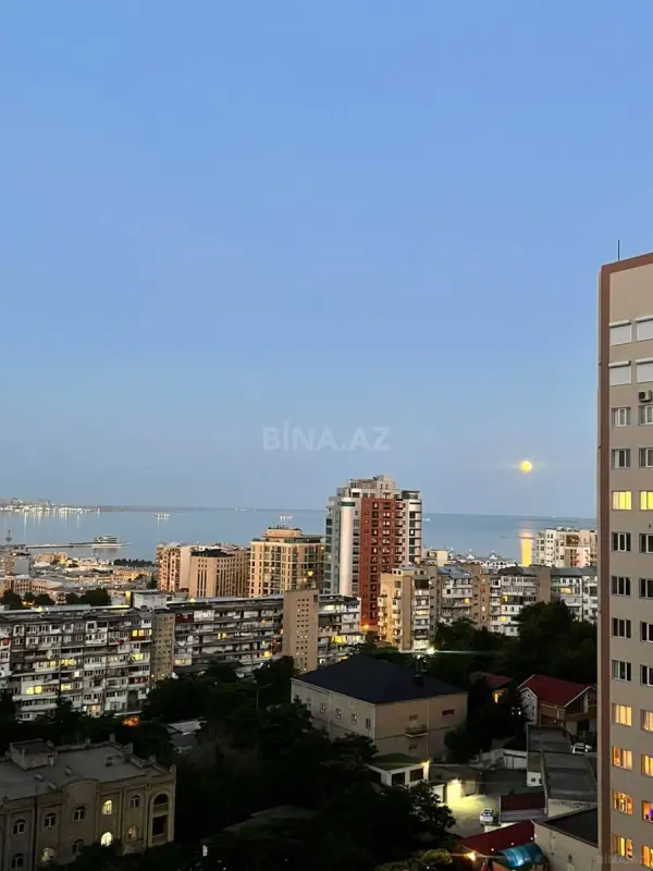 Satılır 4 otaqlı mənzil 185 m²