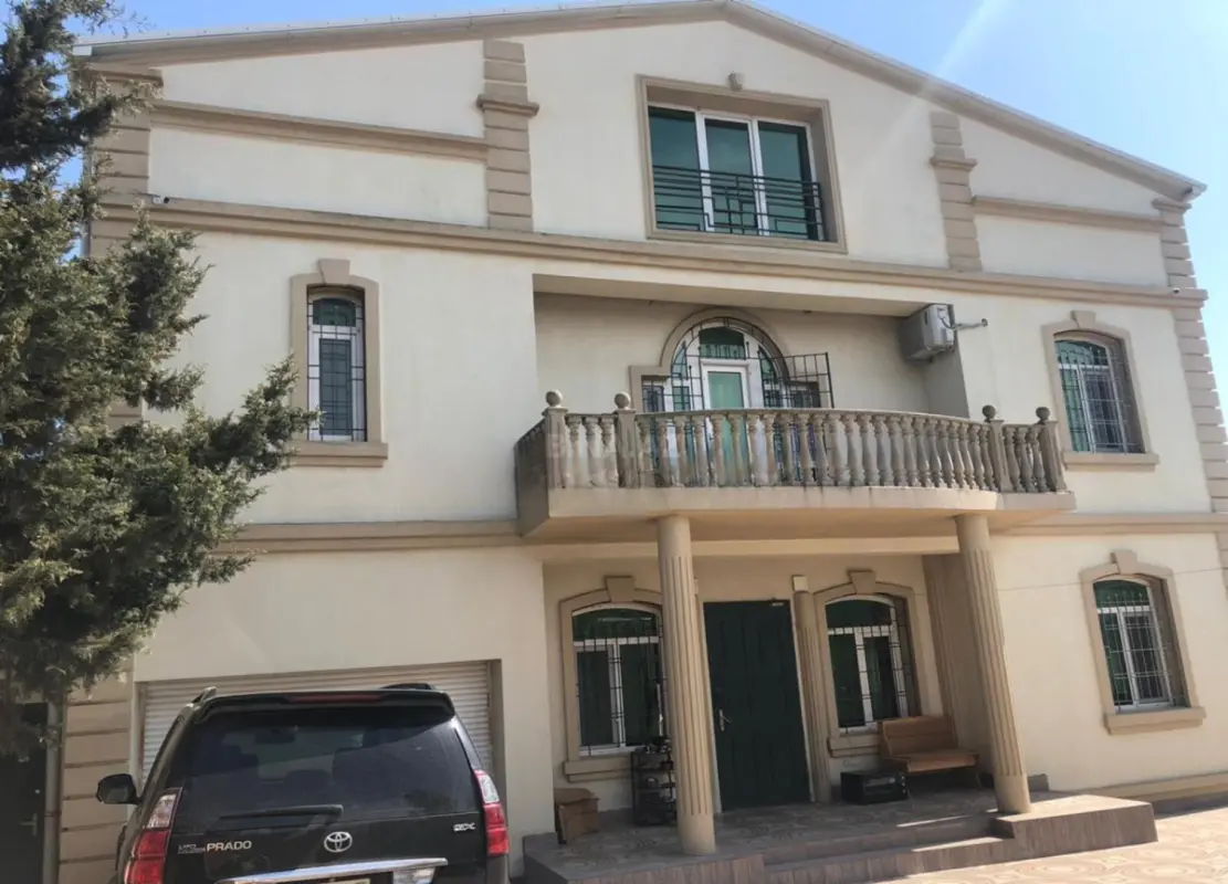 Satılır 5 otaqlı həyət evi 270 m²