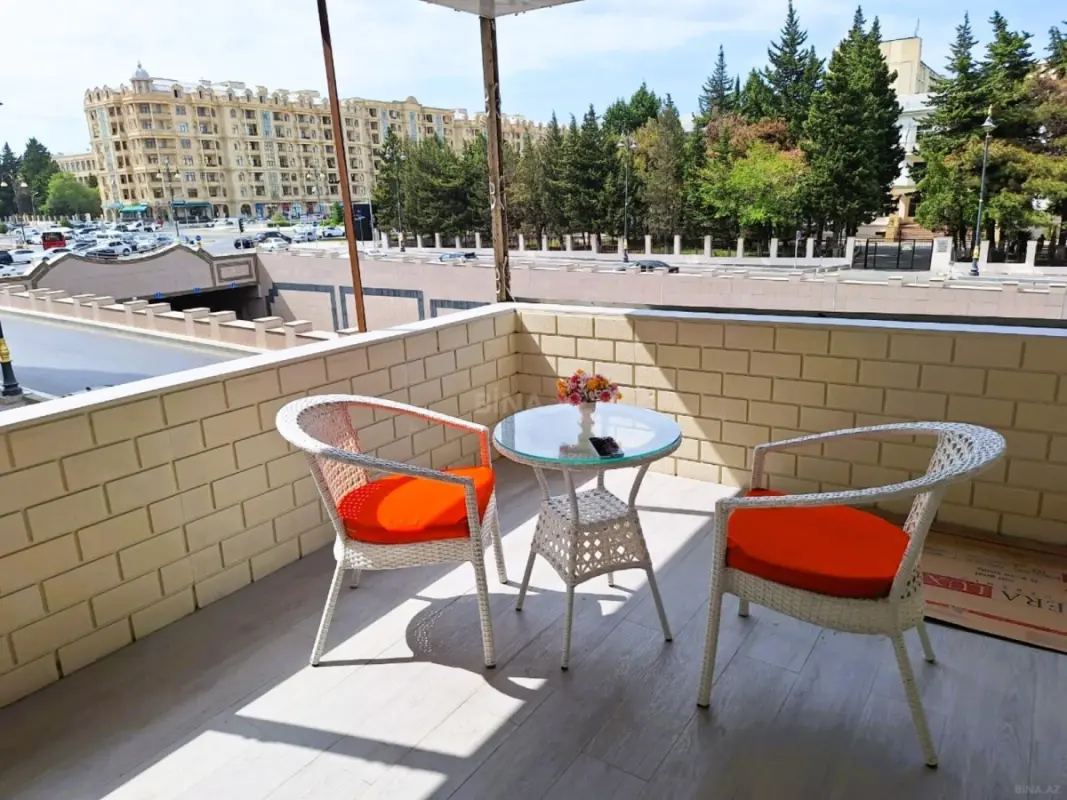 Kirayə verilir 2 otaqlı mənzil 90 m²