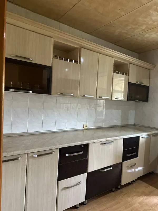 Satılır 5 otaqlı mənzil 110 m²