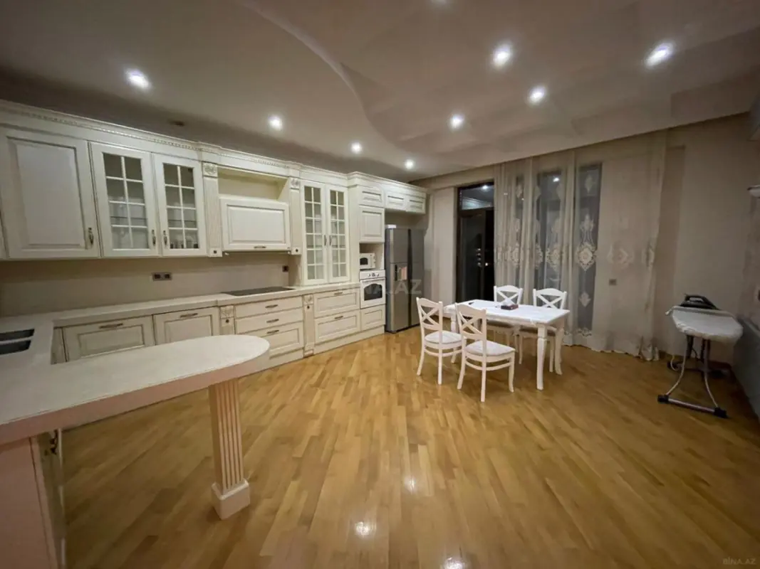 Kirayə verilir 3 otaqlı mənzil 200 m²