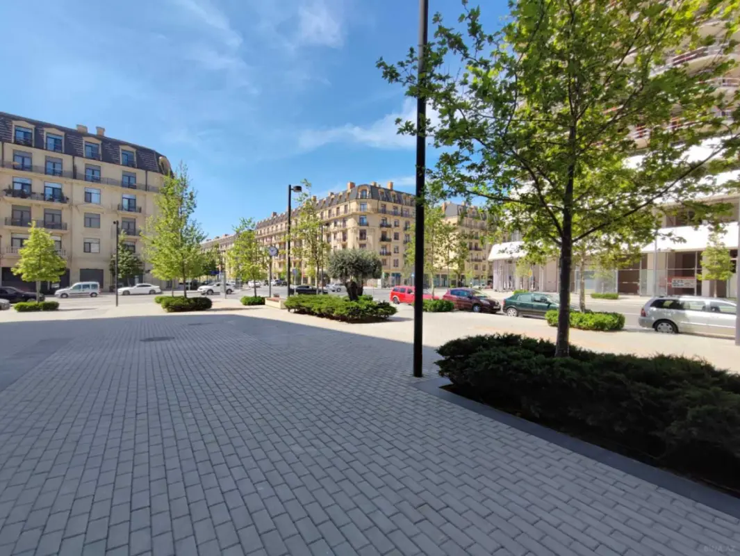 Satılır 3 otaqlı mənzil 136 m²