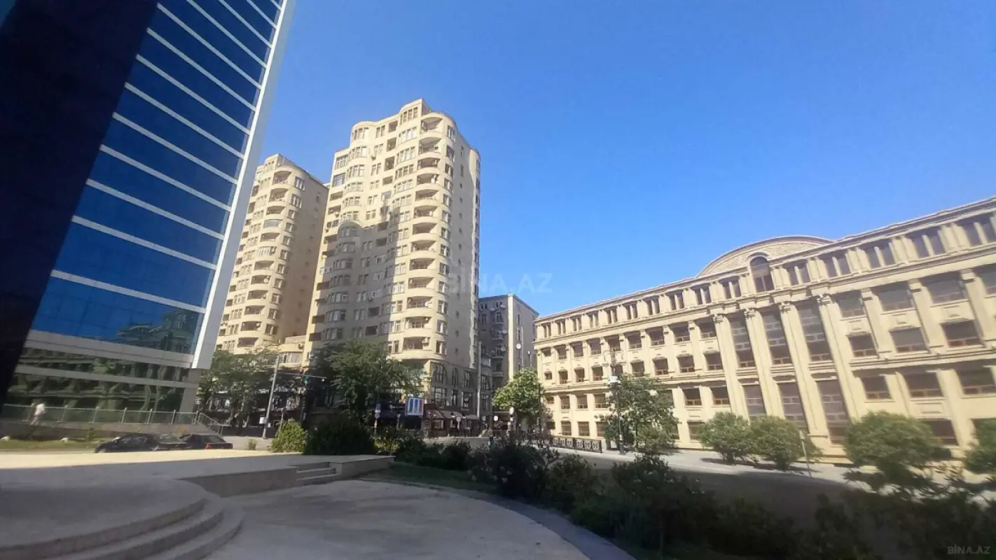 Satılır 3 otaqlı mənzil 115 m²