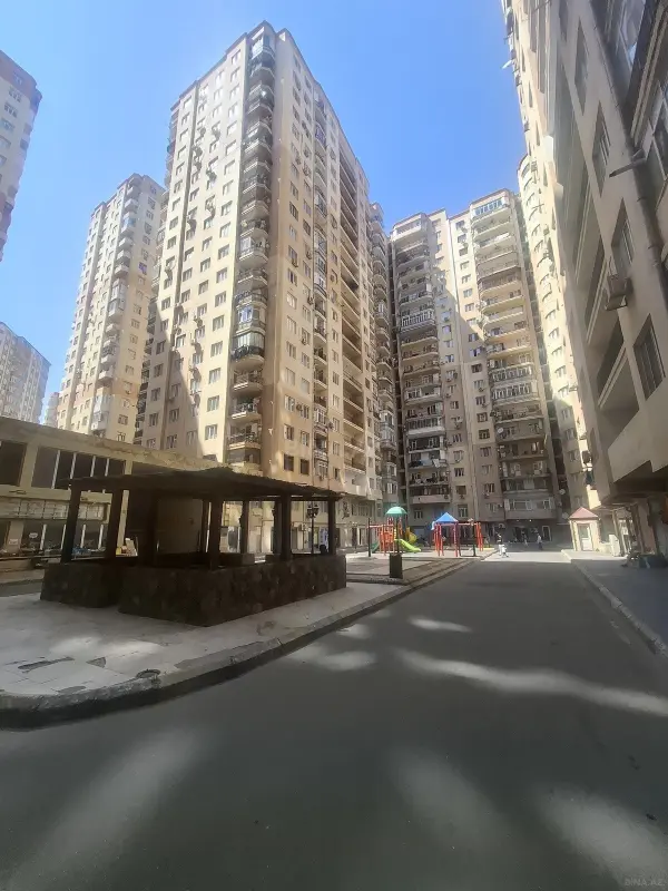 Satılır 1 otaqlı mənzil 64 m²