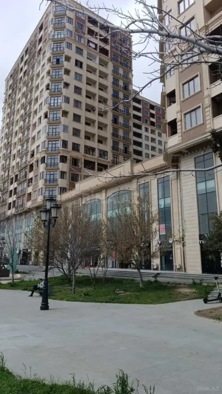 Satılır 4 otaqlı mənzil 183 m²