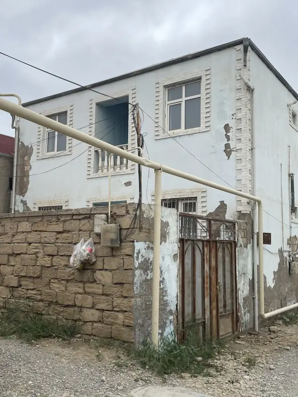 Satılır 7 otaqlı həyət evi 200 m²