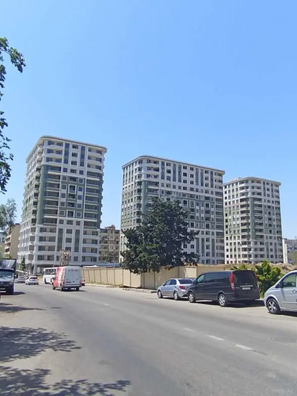 Satılır 4 otaqlı mənzil 178 m²