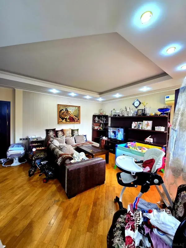 Satılır 3 otaqlı mənzil 115 m²
