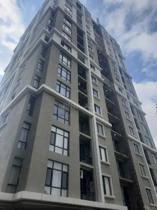 Satılır 4 otaqlı mənzil 156.5 m²
