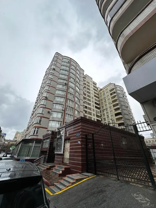 Kirayə verilir 4 otaqlı mənzil 200 m²