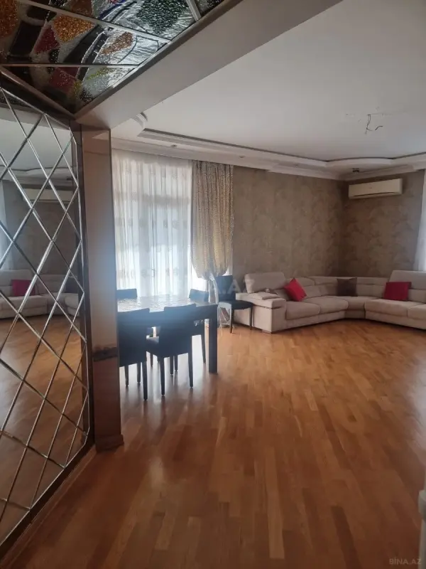 Satılır 4 otaqlı mənzil 179 m²