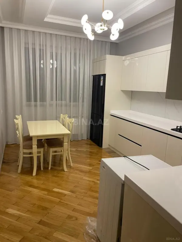 Kirayə verilir 2 otaqlı mənzil 94 m²