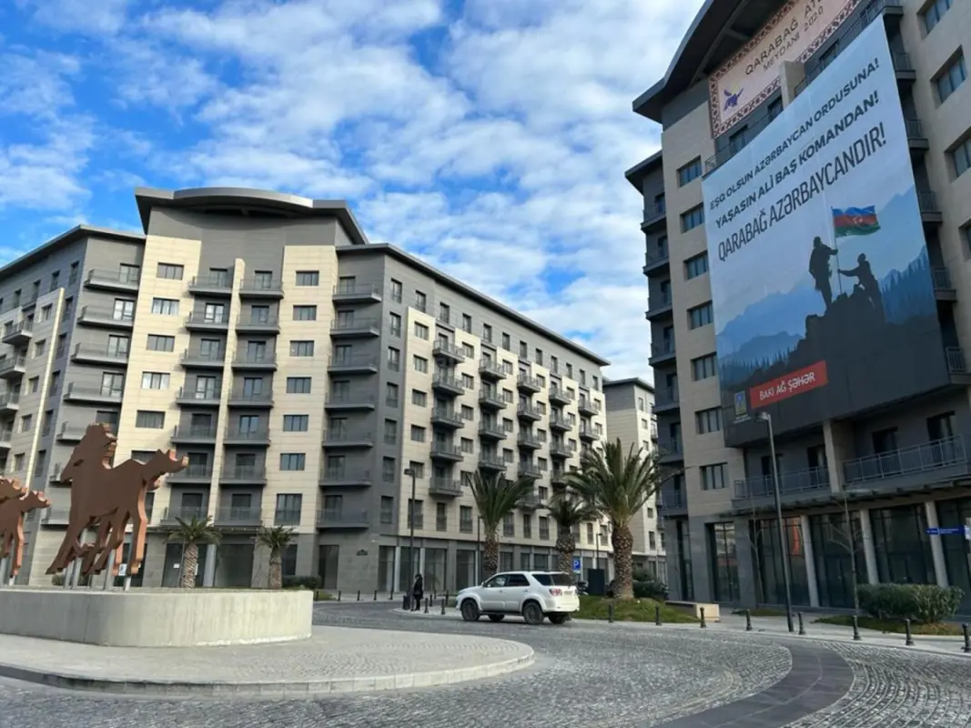 Satılır 4 otaqlı mənzil 147 m²