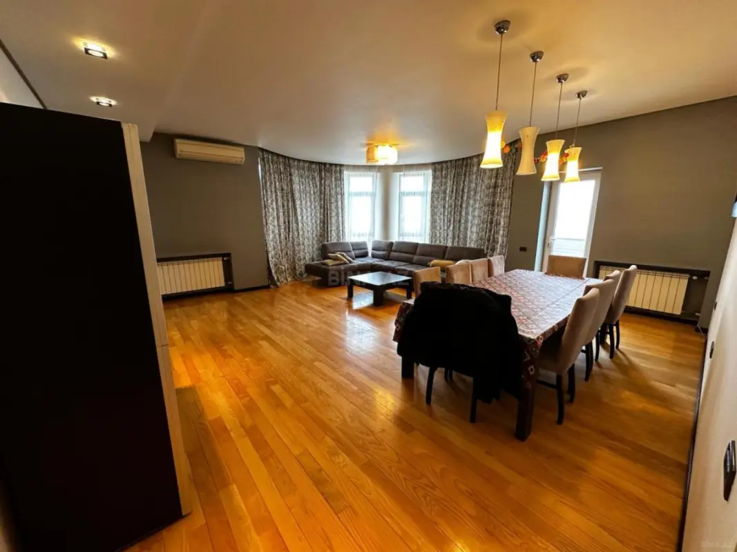 Kirayə verilir 4 otaqlı mənzil 200 m²