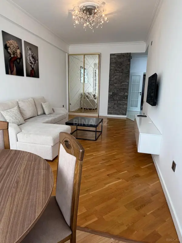 Kirayə verilir 2 otaqlı mənzil 60 m²