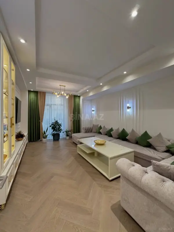 Satılır 4 otaqlı mənzil 324 m²