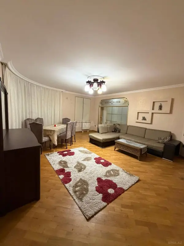 Kirayə verilir 2 otaqlı mənzil 90 m²