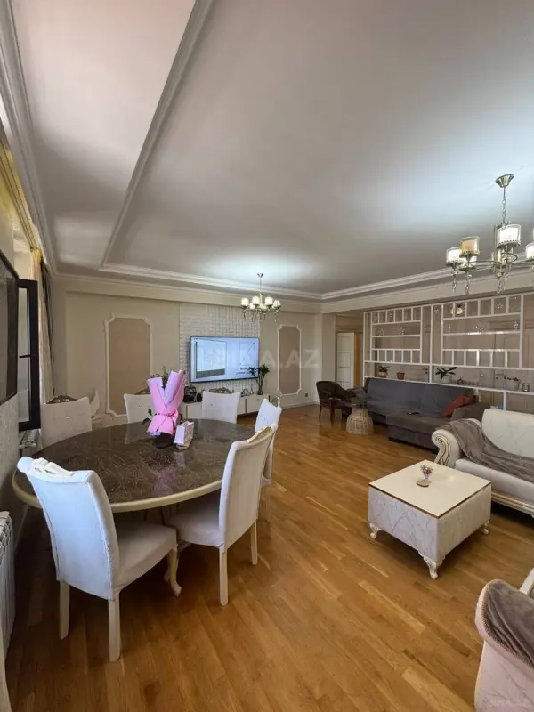 Satılır 3 otaqlı mənzil 175 m²