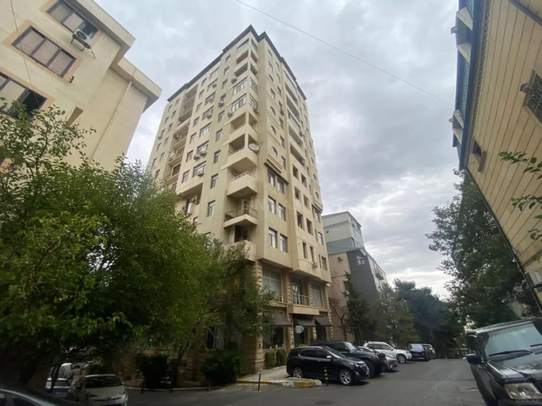 Satılır 3 otaqlı mənzil 125 m²
