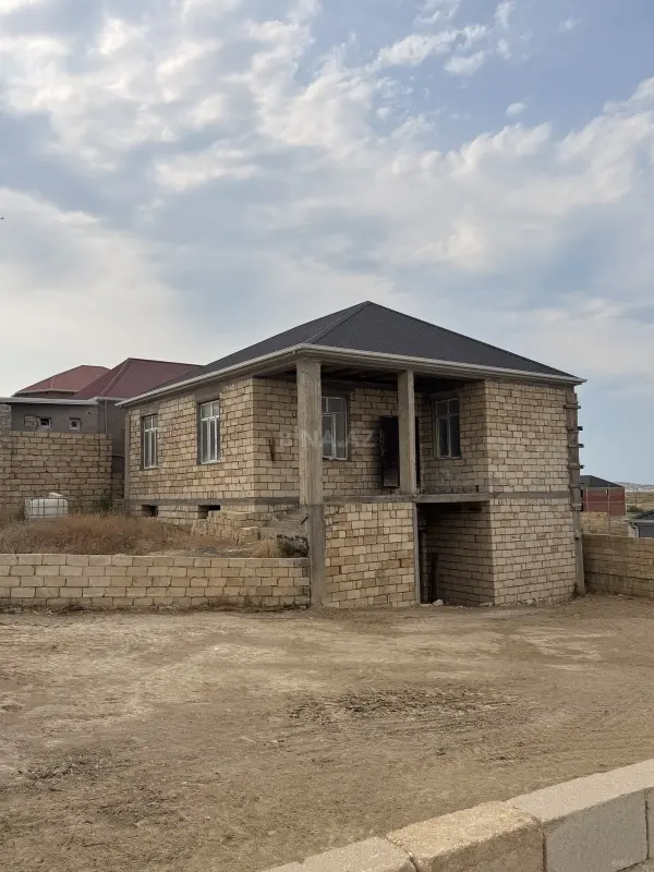 Satılır 6 otaqlı həyət evi 200 m²