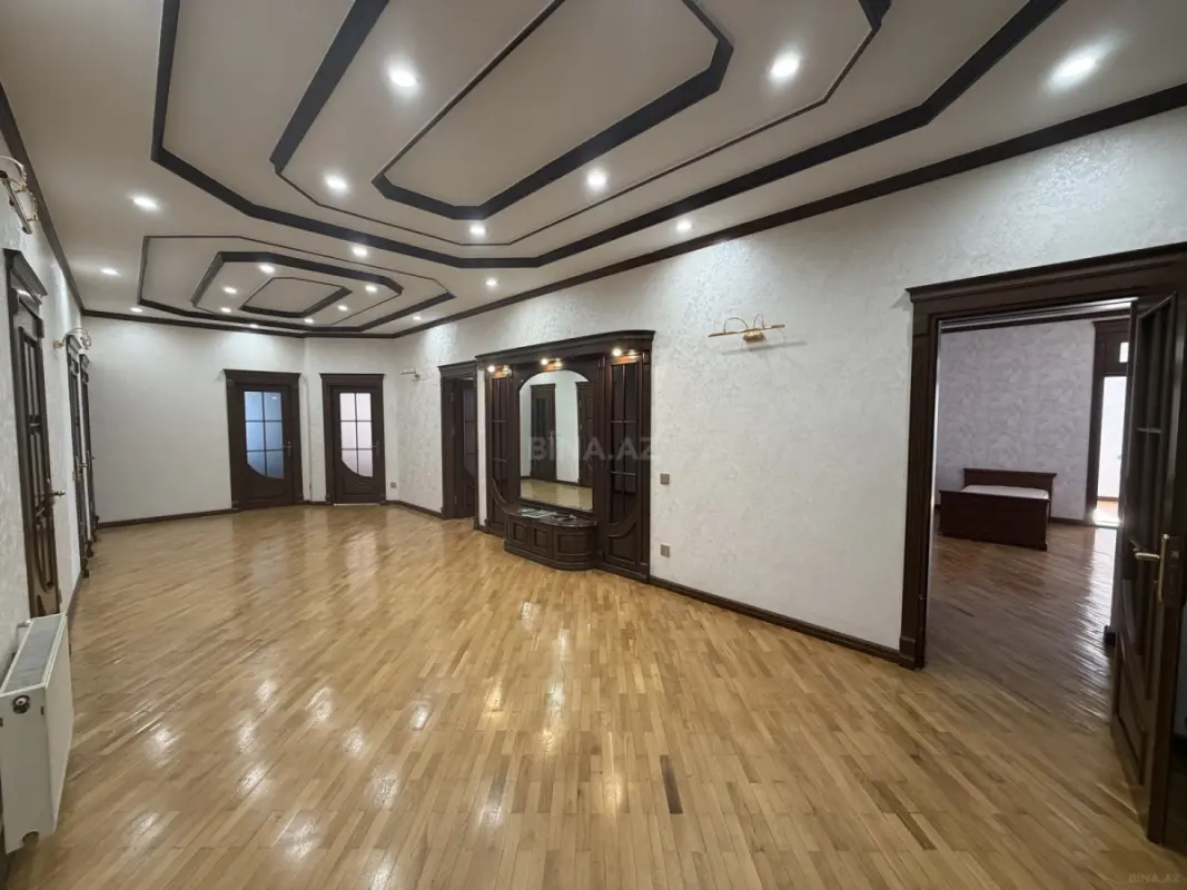 Kirayə verilir 5 otaqlı mənzil 240 m²