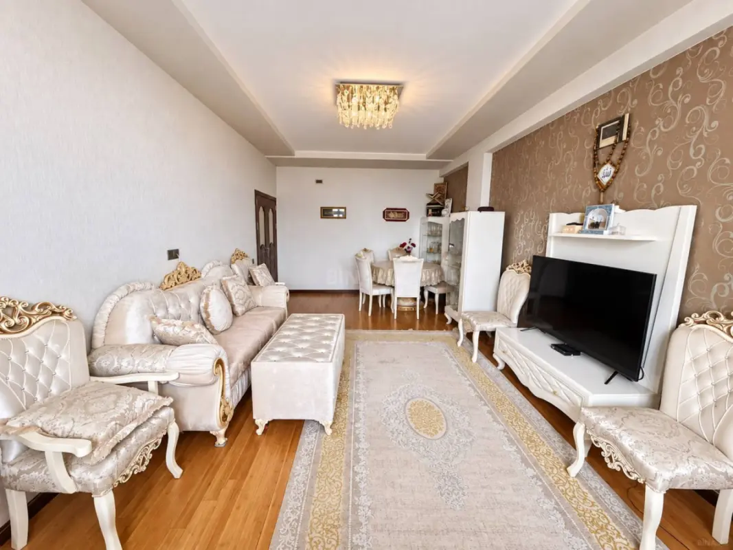 Satılır 3 otaqlı mənzil 130 m²