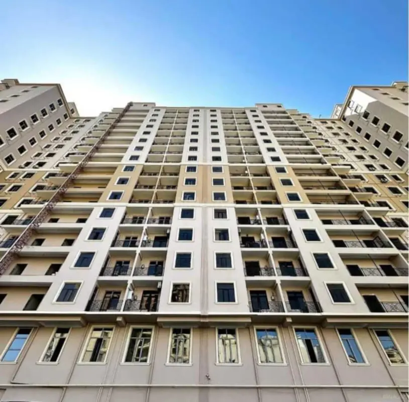 Satılır 3 otaqlı mənzil 141 m²