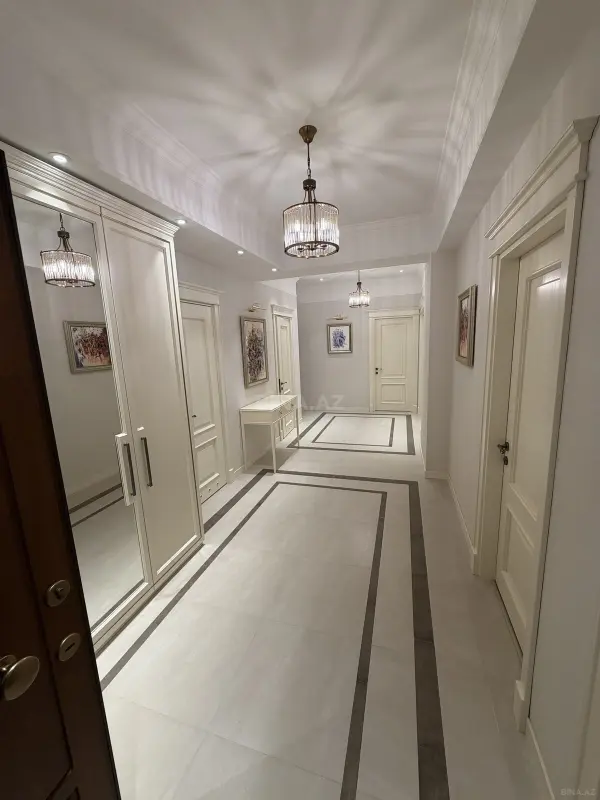 Satılır 5 otaqlı mənzil 150 m²
