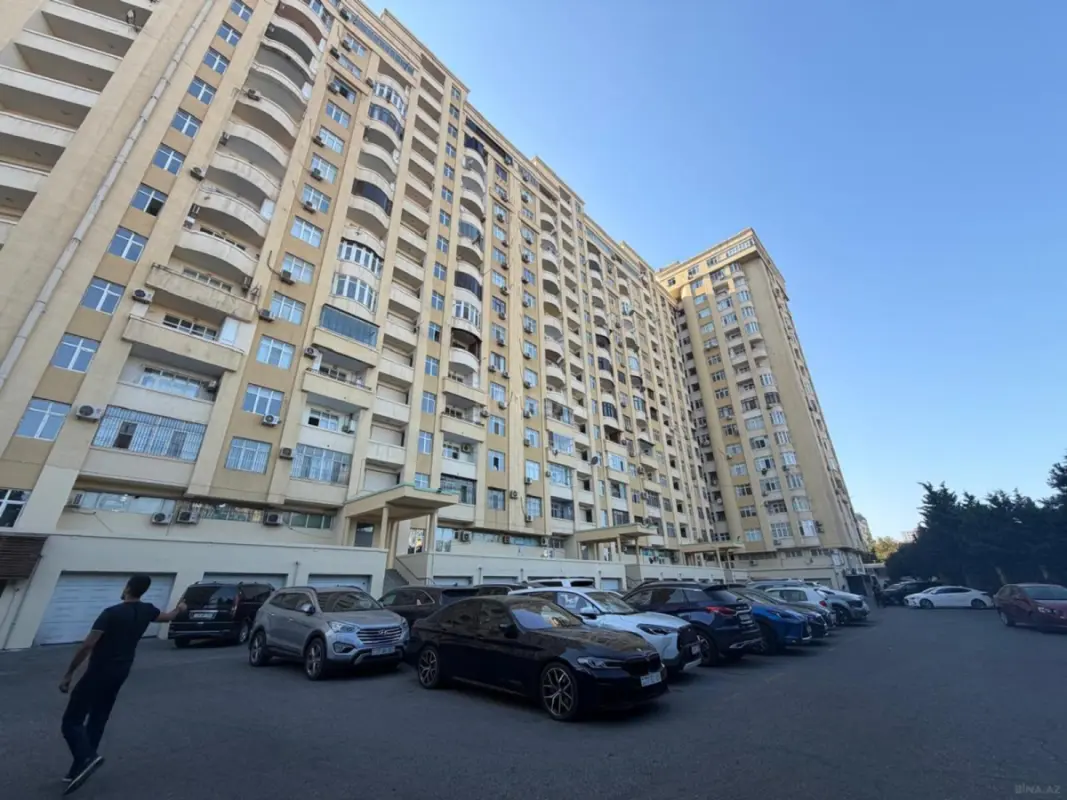 Satılır 4 otaqlı mənzil 160 m²