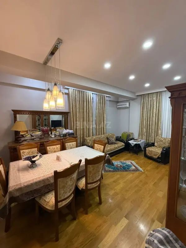 Satılır 3 otaqlı mənzil 113 m²