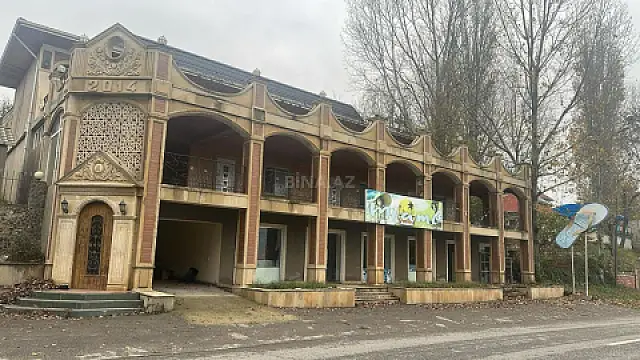 Satılır obyekt 300 m² — Bakı 300.00 m²
