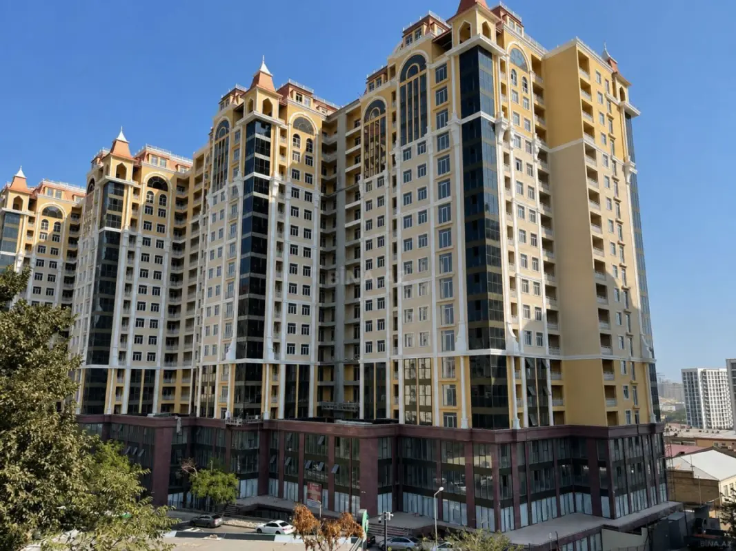 Satılır 3 otaqlı mənzil 121.5 m²