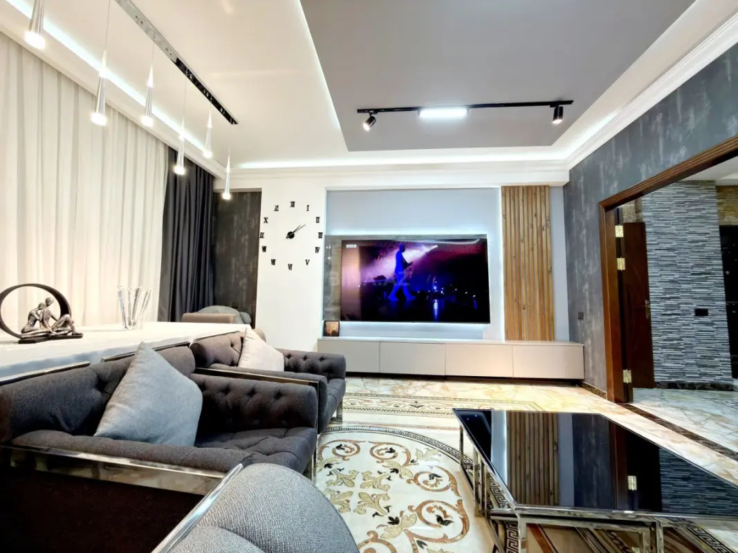 Satılır 2 otaqlı mənzil 82 m²