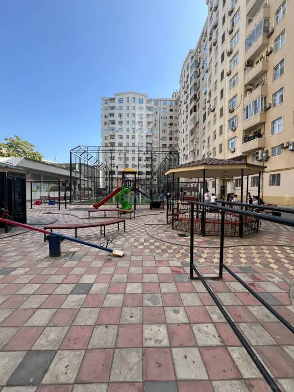 Satılır 3 otaqlı mənzil 94 m²