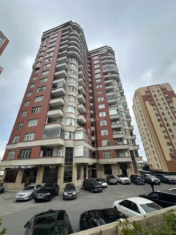 Satılır 3 otaqlı mənzil 107 m²