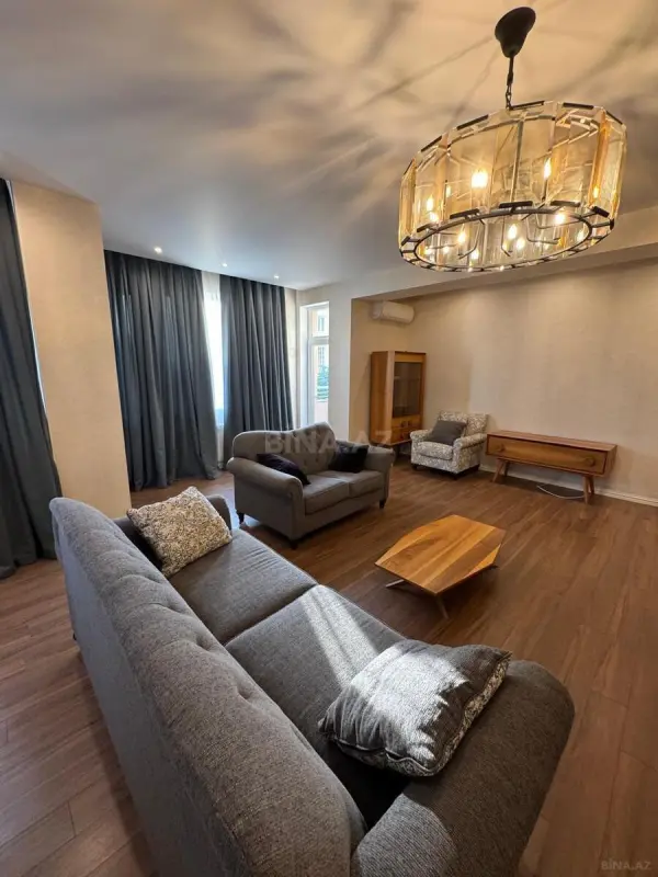 Kirayə verilir 4 otaqlı mənzil 200 m²