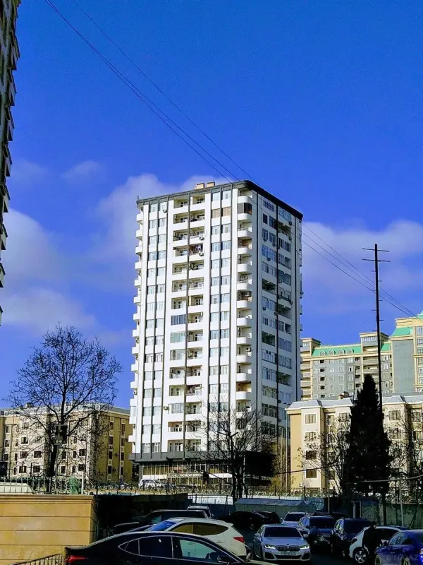 Satılır 3 otaqlı mənzil 132 m²